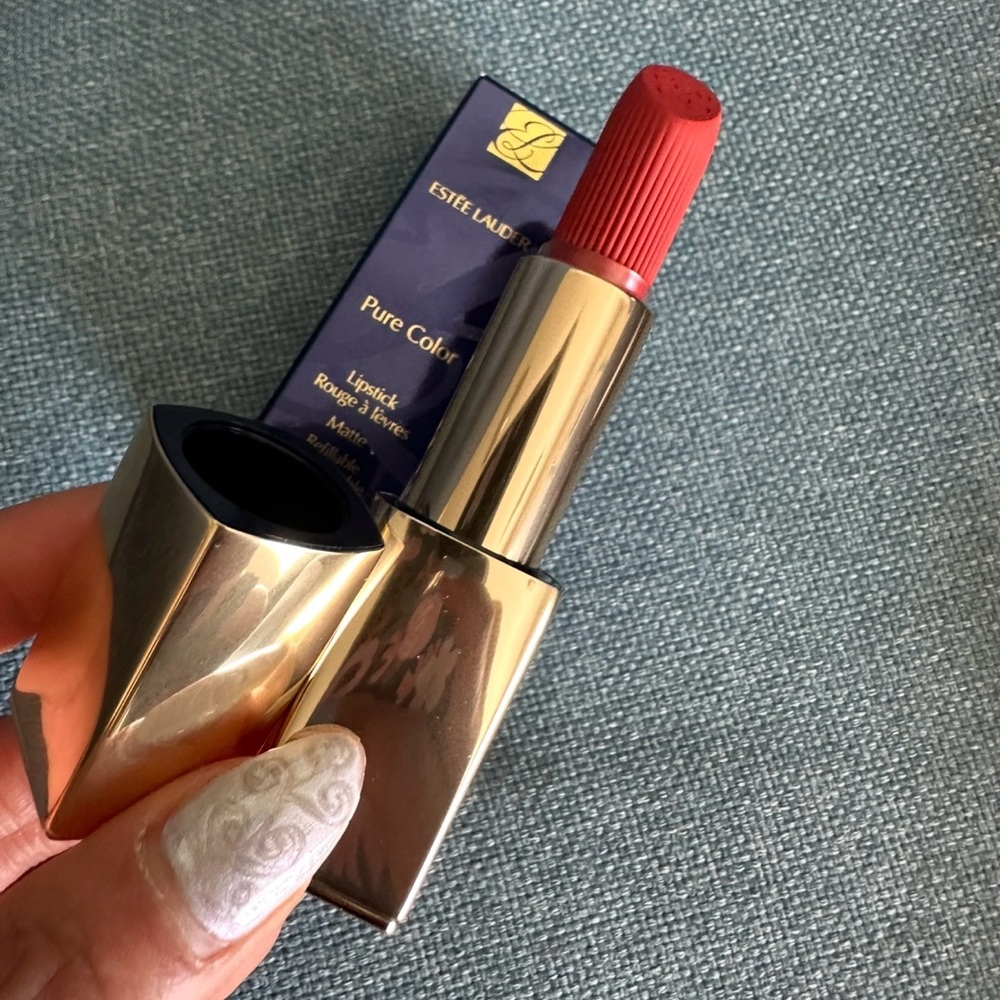 Estee Lauder Red Lipstick Vibrant Creamy Finish